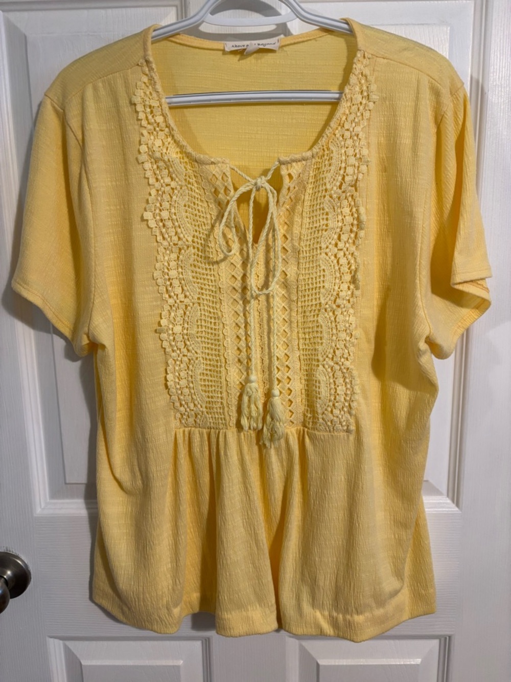 😍Light Yellow Crochet Tie-Front Peasant Top - WomenSize 1X